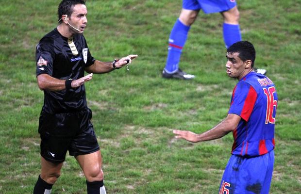 Opinie Cătălin Țepelin » Dincolo de rasism: mai făceam glume dacă pe bancă era Bănel Nicoliță?