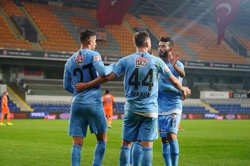 Gaziantep, echipa antrenată de Marius Șumudică, a învins-o pe Bașakșehir, scor 2-1, în runda cu numărul 12 din campionatul Turciei.