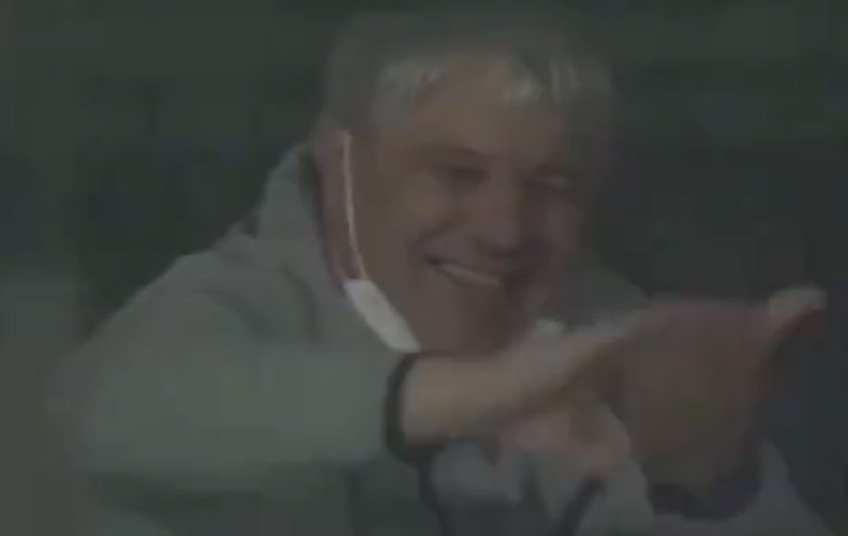 Marius Șumudică, 49 de ani, antrenorul lui Gaziantep, a sărbătorit în stilu-i caracteristic victoria cu Bașakșehir, scor 2-1.