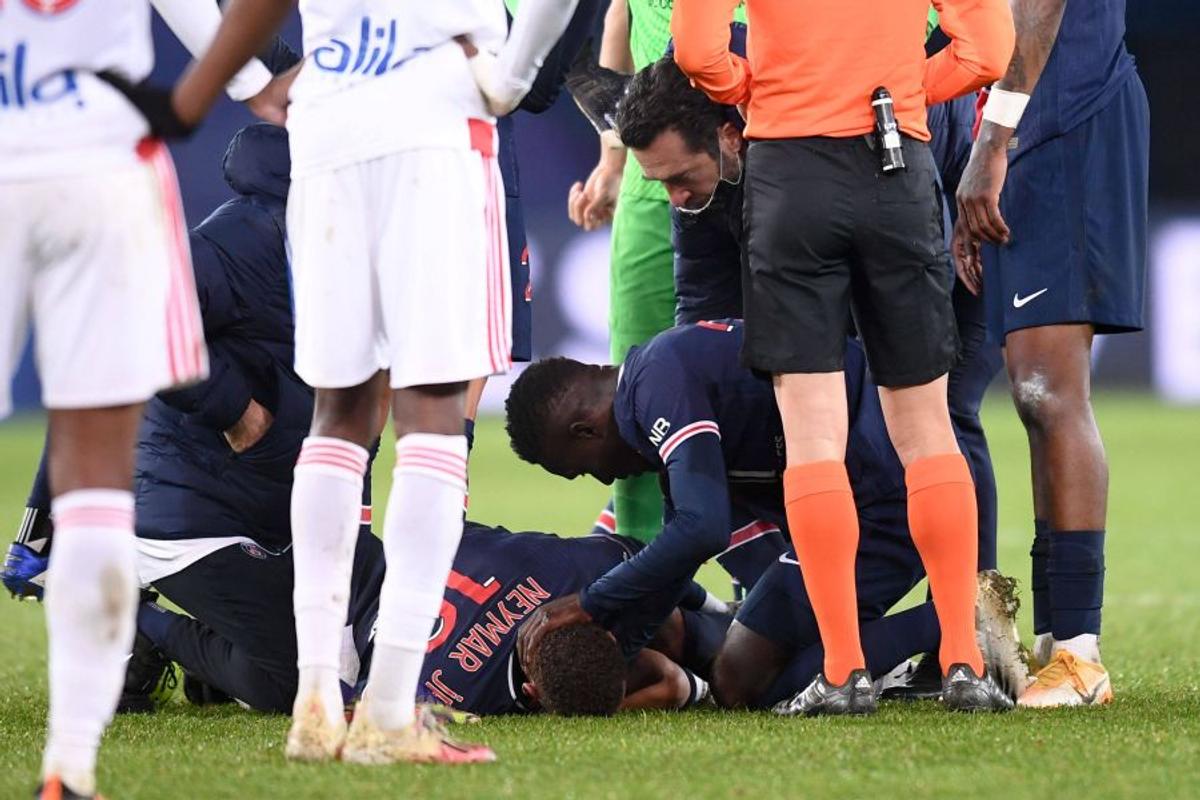 PSG - LYON 0-1. Neymar, în lacrimi pe targă! Accidentare în prelungirile derby-ului, după un fault dur