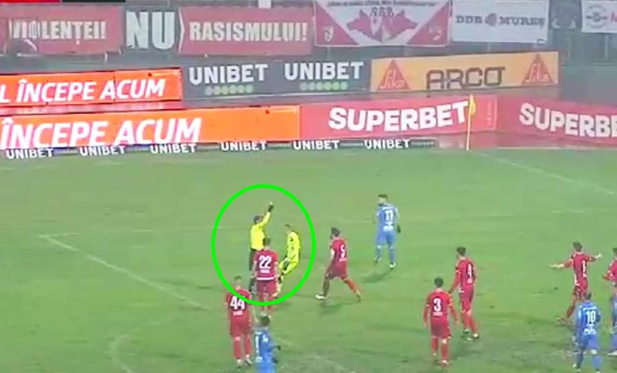 Iliev, reproșuri în direcția lui Ovidiu Hațegan / FOTO: Captură @Digi Sport 1 Plamen Iliev, ieșire necontrolată la adresa lui Ovidiu Hațegan! Explicația portarului: „Da, meritam galben”