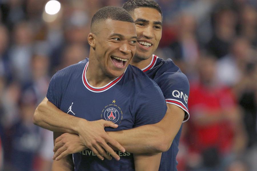 Hakimi are 8 goluri marcate în 59 de selecții la naționala Marocului. Mbappé a reușit 33 de goluri în cele 64 de meciuri pentru Les Bleus. Foto: Imago Images Război „fratricid” pentru marea finală de la Mondial » Mbappe contra Hakimi: „Te voi mătura” vs „O să te distrug!”