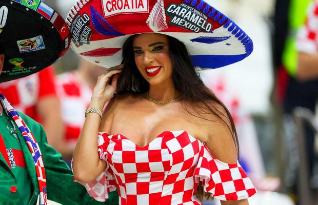 Ivana Knoll și-a găsit partener pentru semifinala Argentina - Croația! Cu cine a fost surprinsă în tribune