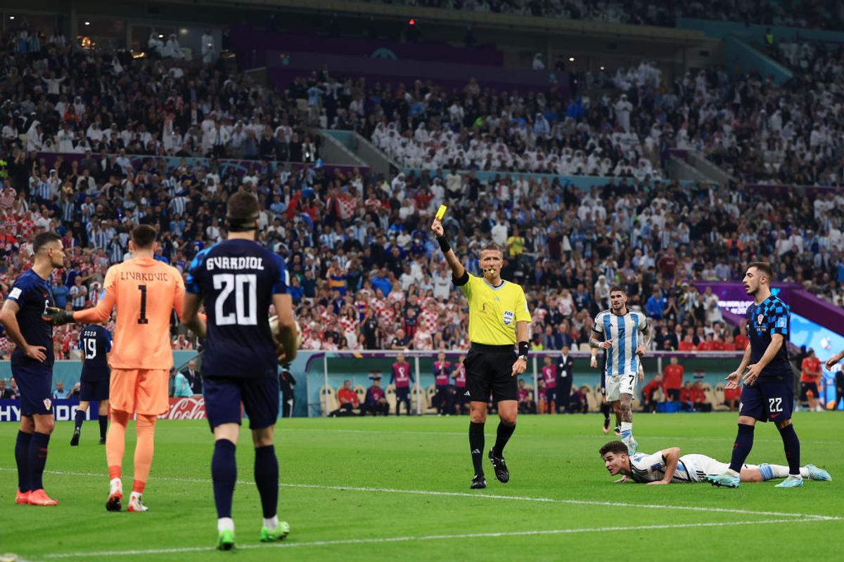 Legendarii Neville, Wright și Keane contestă penalty-ul primit de Argentina în semifinala cu Croația » Schimb tensionat de replici în direct la TV