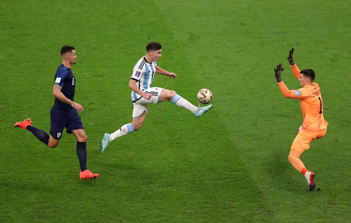 Legendarii Neville, Wright și Keane contestă penalty-ul primit de Argentina în semifinala cu Croația » Schimb tensionat de replici în direct la TV