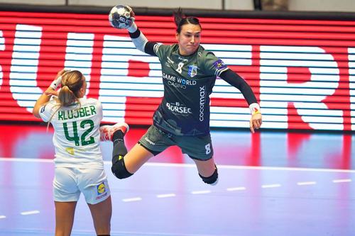 Gloria Bistrița - CSM București se înfruntă ACUM în derby-ul rundei cu numărul 9 din Liga Națională de handbal feminin. Partida a început la ora 17.30, liveSCORE pe GSP.ro și televizată pe Pro Arena.