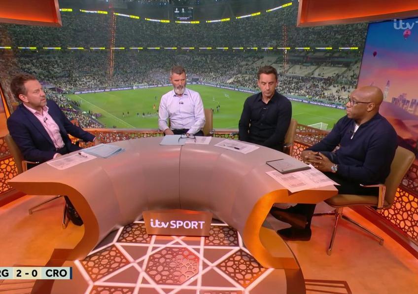 Gary Neville (47 de ani), Ian Wright (59 de ani) și Roy Keane (51 de ani) consideră că penalty-ul primit de Argentina în minutul 34 al semifinalei cu Croația, la scorul de 0-0, a fost dictat eronat de „centralul” Daniele Orsato (47 de ani).