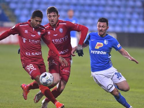 Alin Șeroni (mijloc) a fost dorit de Gigi Becali la FCSB.
Foto: Imago