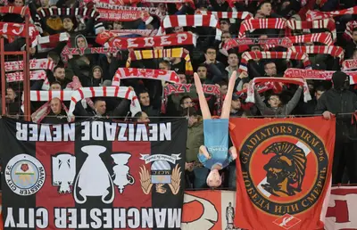 Suporterii lui Manchester City, atacați de ultrașii Stelei Roșii Belgrad » Scene incredibile și în stadion