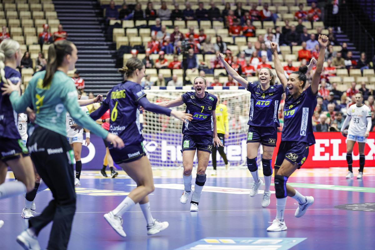 Naționala care a eliminat România de la CM de handbal, demolată în sferturile de finală » Doar 6 goluri marcate în prima repriză