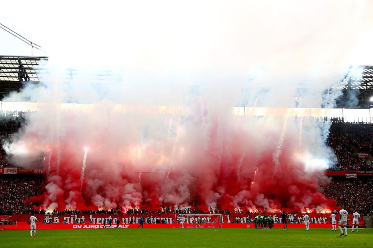 Veste devastatoare » Amendă de 595.000 de euro dictată pentru show-ul pirotehnic din derby