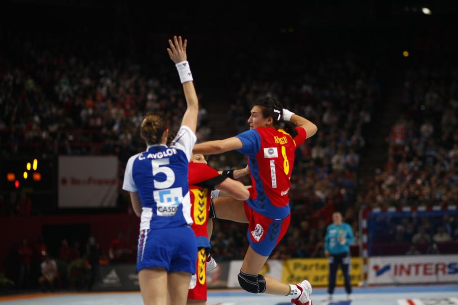 Cristina Neagu la CM 2027 în meciul cu Franța FOTO Gazeta Sporturilor Ce scria Gazeta Sporturilor în 2007, la debutul Cristinei Neagu în echipa națională