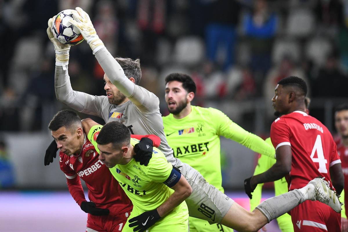Suporterii lui Dinamo au o nouă scandare favorită! Imaginile geniale surprinse de GSP, imediat după victoria cu Poli Iași