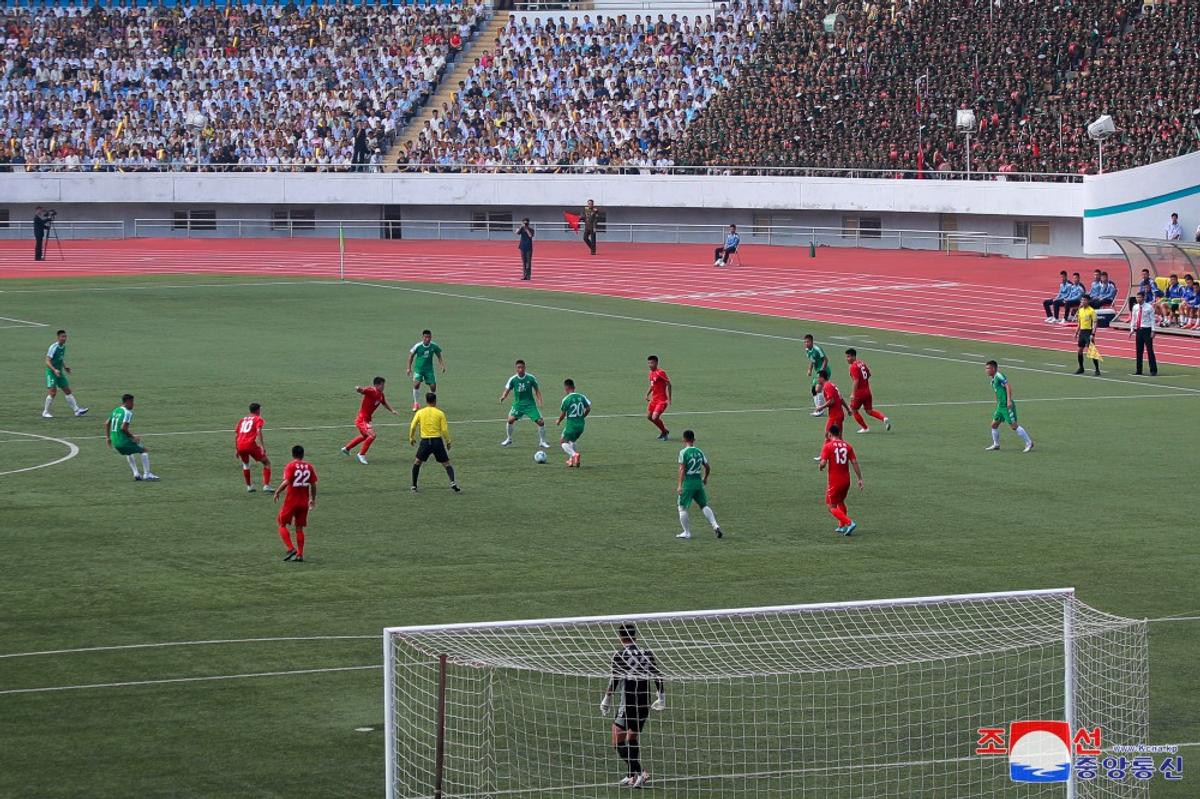 Imagini de la meciul aniversar de fotbal din Coreea de Nord / FOTO: www.kcna.kp