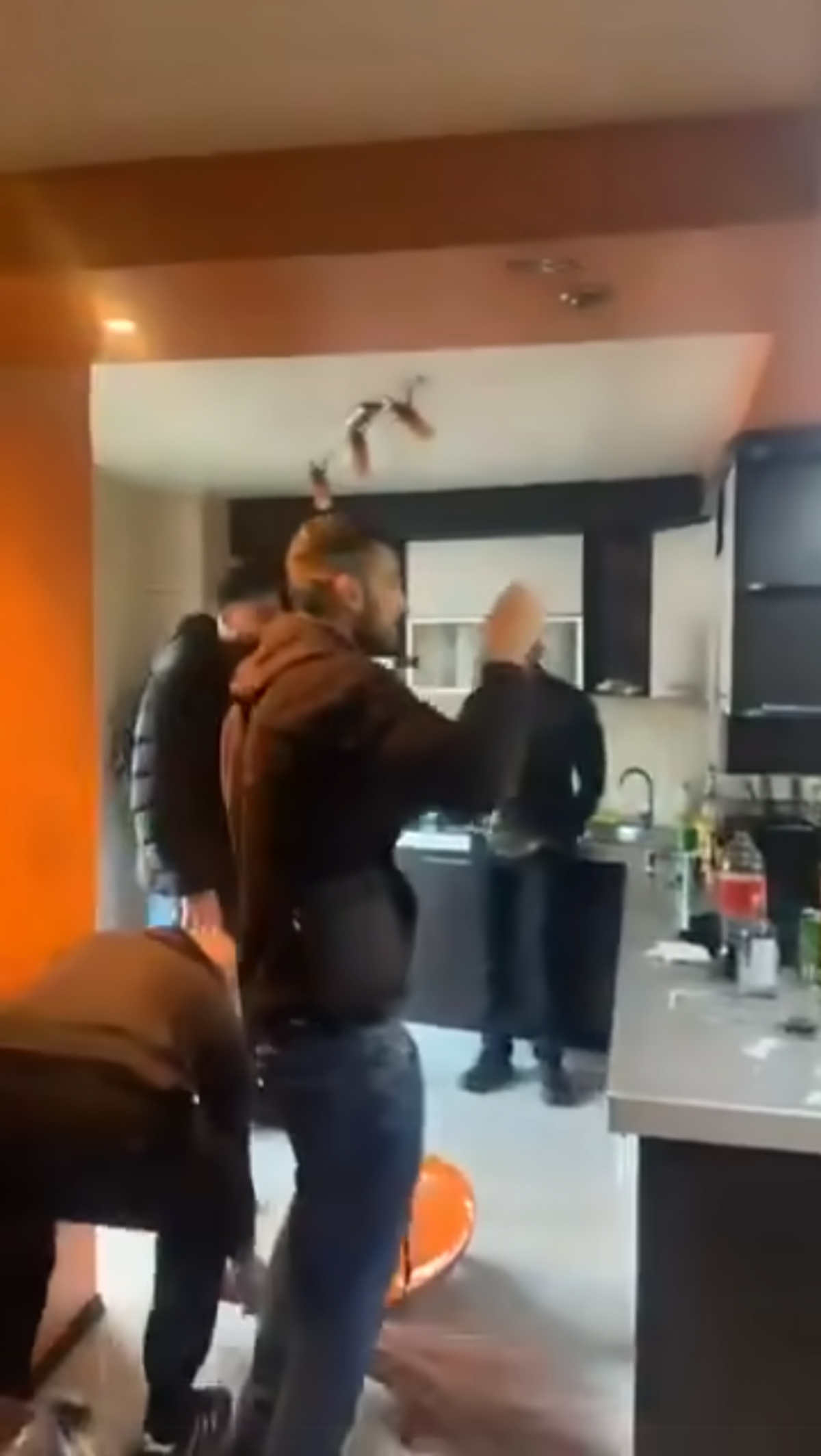 Fanii lui Feyenoord au distrus un apartament din București