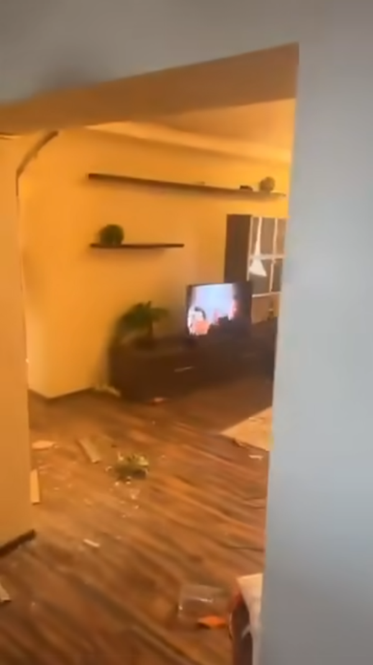 Fanii lui Feyenoord au distrus un apartament din București