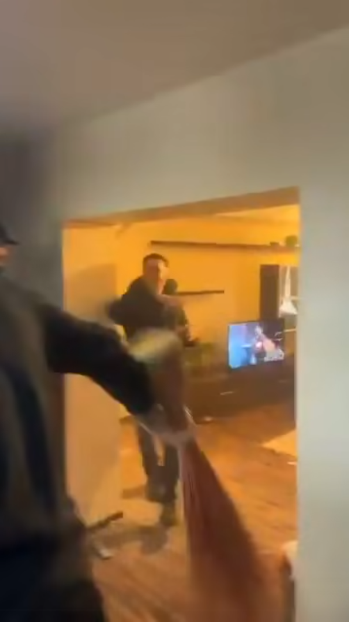 Fanii lui Feyenoord au distrus un apartament din București