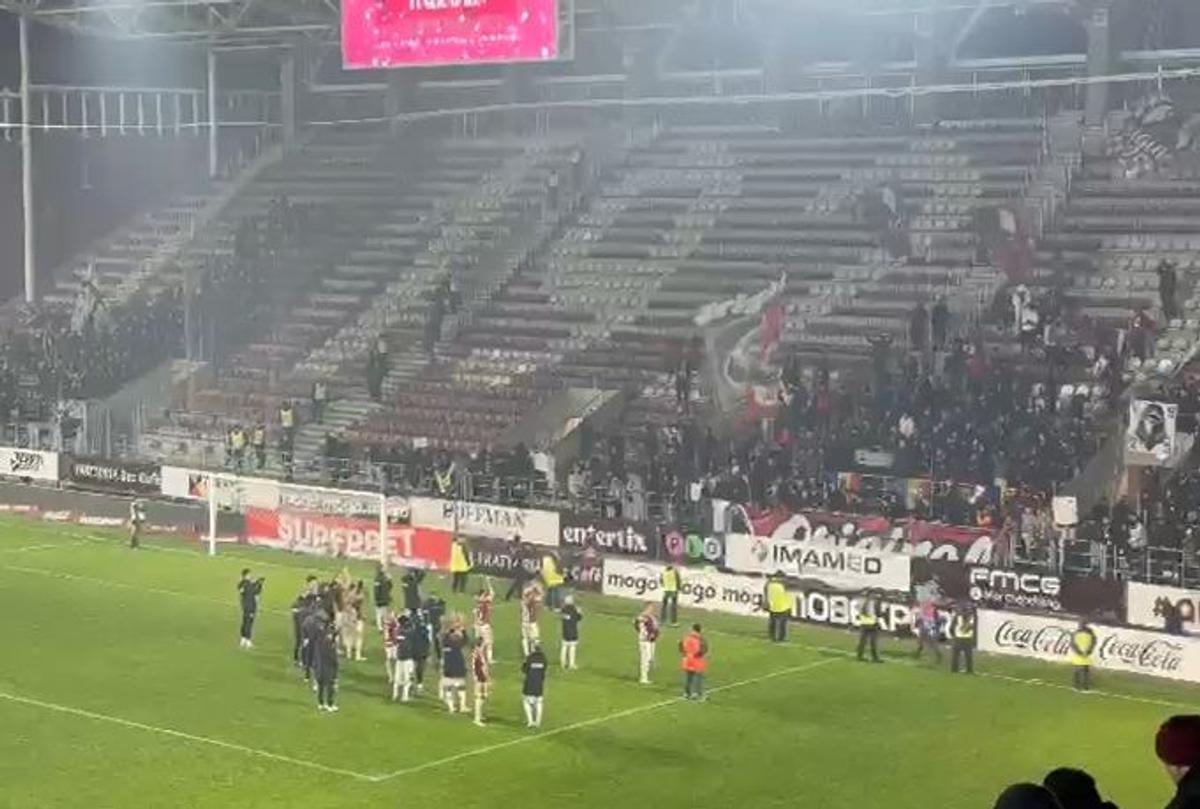 Nu s-a văzut la TV! Singura persoană huiduită în Giulești » Mesaj categoric din peluză, după Rapid - Oțelul