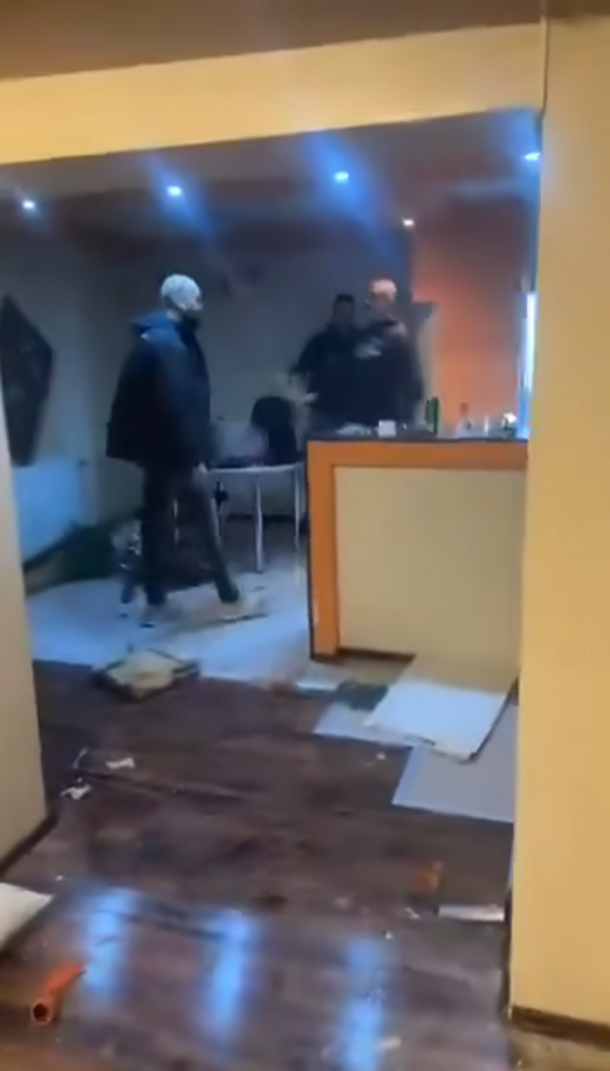Fanii lui Feyenoord au distrus un apartament din București