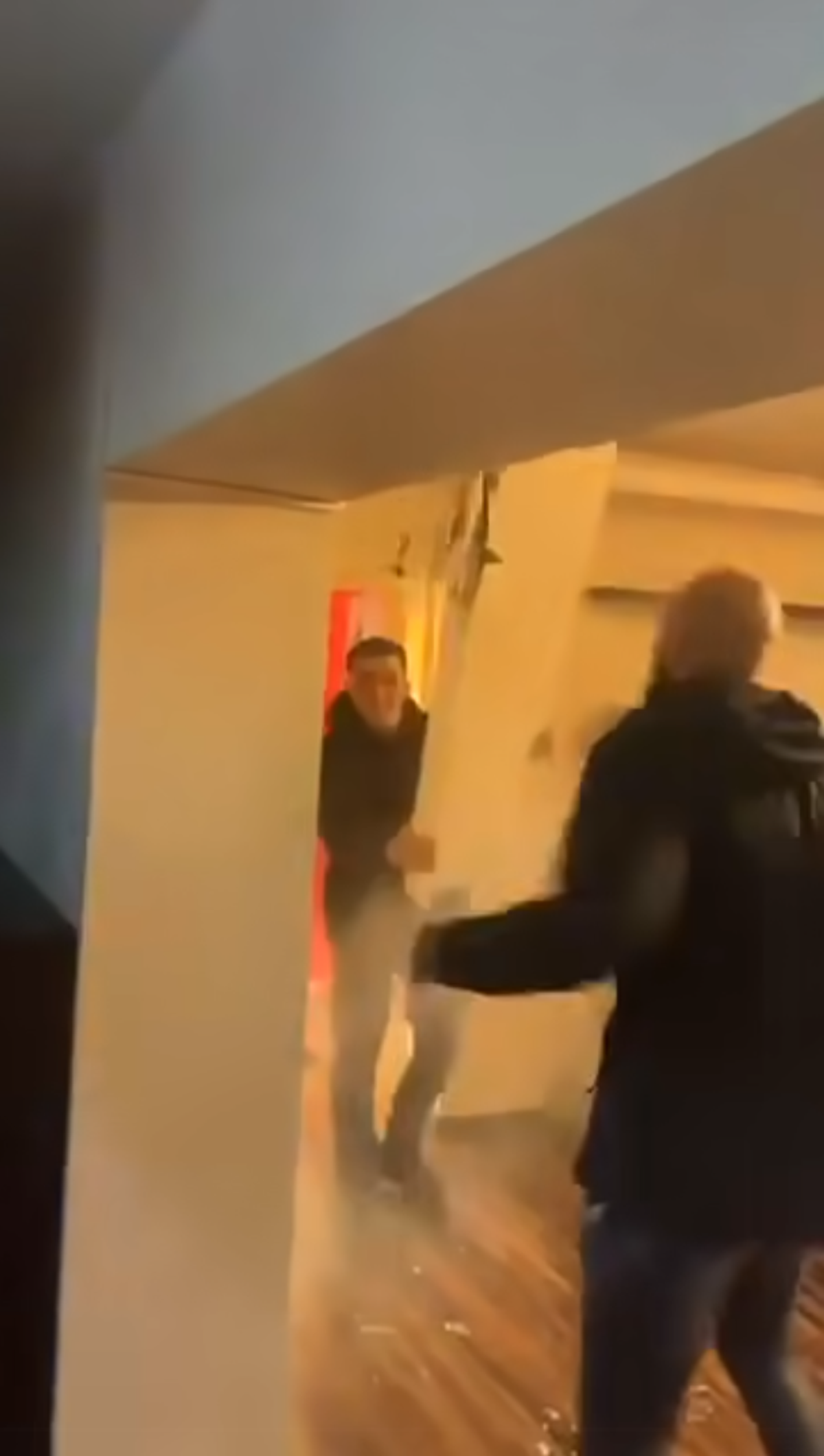 Fanii lui Feyenoord au distrus un apartament din București