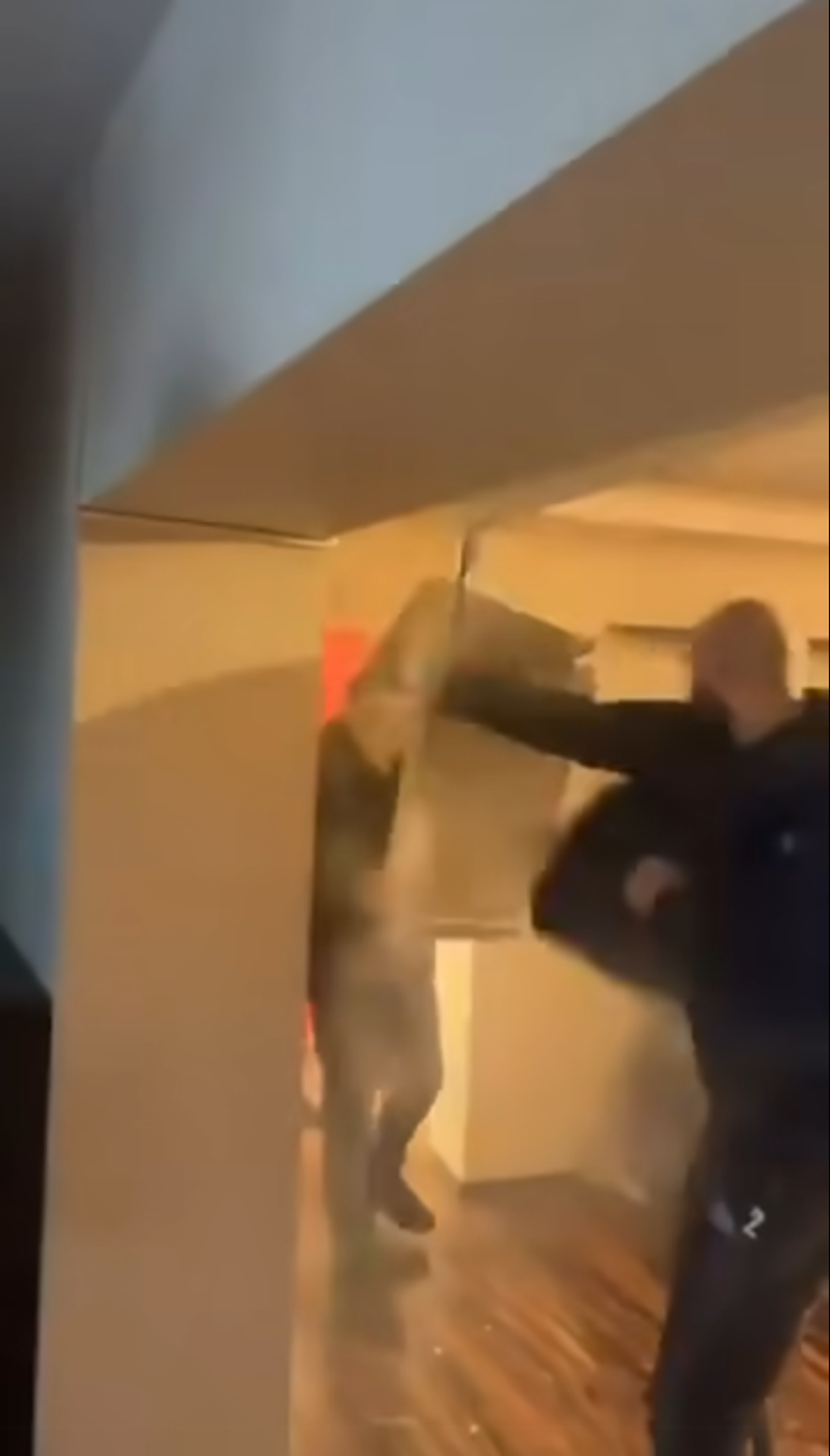 Fanii lui Feyenoord au distrus un apartament din București