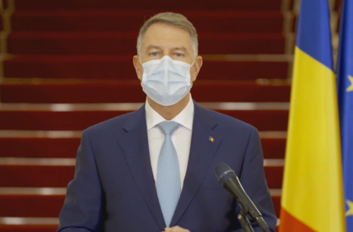 Klaus Iohannis, 61 de ani, a anunțat în cadrul unei conferințe de presă că majoritatea școlilor își vor redeschide porțile începând cu 8 februarie, atunci când este programat startul celui de-al doilea semestru.