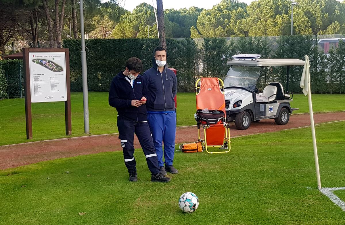 VIDEO Detaliul remarcat de Costin Ștucan la amicalul disputat de FCSB în Antalya: „14 băieți stau ca sardinele pe banca de rezerve, doar 1-2 au măști”