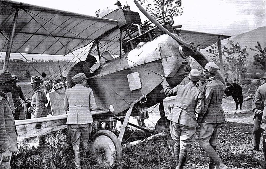 Avionul cu care austriecii au survolat Oneștiul Onoare în vremea ororii