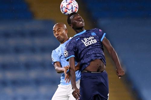 Gueye, la OM, în duel cu Fernandinho