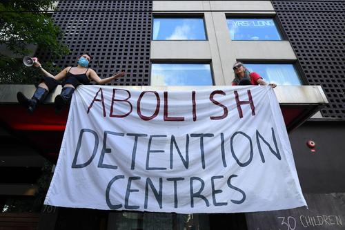 Reținerea lui Djokovic a provocat proteste la adresa centrelor de detenție din Australia // foto: Imago Images