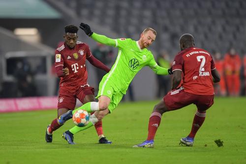 Alphonso Davies, primul din stânga