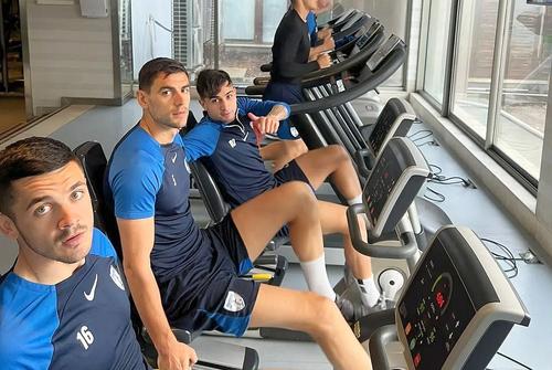 Andrei Dumiter (stânga), Igor Armaș (centru) și George Merloi (dreapta). Foto: Instagram @officialfcvoluntari
