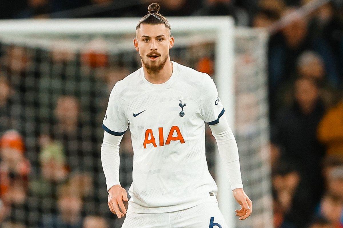 Radu Drăgușin a debutat oficial pentru Tottenham pe Old Trafford, la 2-2 cu Manchester United » Cum s-a descurcat românul