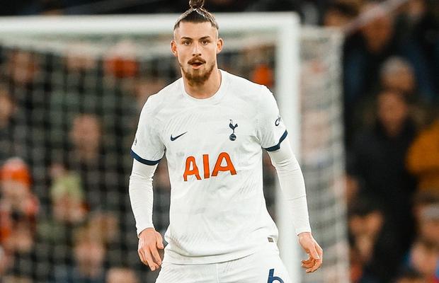 Radu Drăgușin a debutat oficial pentru Tottenham pe Old Trafford, la 2-2 cu Manchester United » Cum s-a descurcat românul