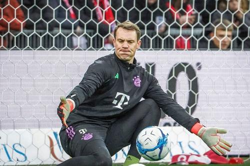 Manuel Neuer și-a uns mănușile cu cremă de mâini / Foto: Imago