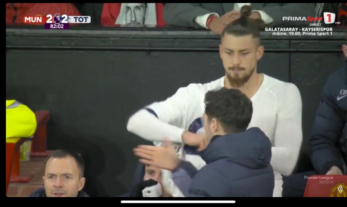 Antrenorul lui Tottenham a luat decizia » Când va fi Radu Drăgușin titular în premieră