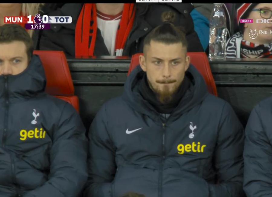 FOTO: Captură TV @Digi Sport 1 Radu Drăgușin a debutat oficial pentru Tottenham pe Old Trafford, la 2-2 cu Manchester United » Cum s-a descurcat românul