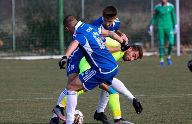 Leo Grozavu a sărit ca ars în timpul amicalului cu FCU Craiova: „Băi Achime, băi bătăușule!”