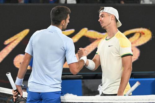 Djokovic l-a felicitat pe puștiul Prizmic. Foto: Imago Images