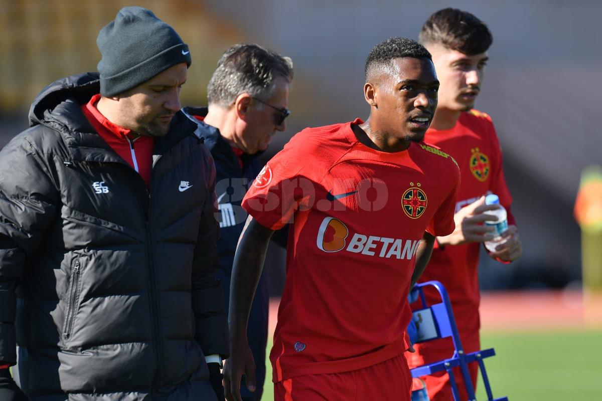 Doi fotbaliști de la FCSB au părăsit terenul accidentați în amicalul cu Linz