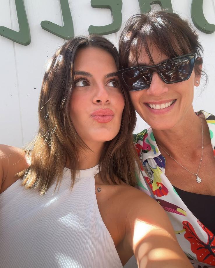 Cristina Serra, alături de fiica ei Maria. Foto: Instagram