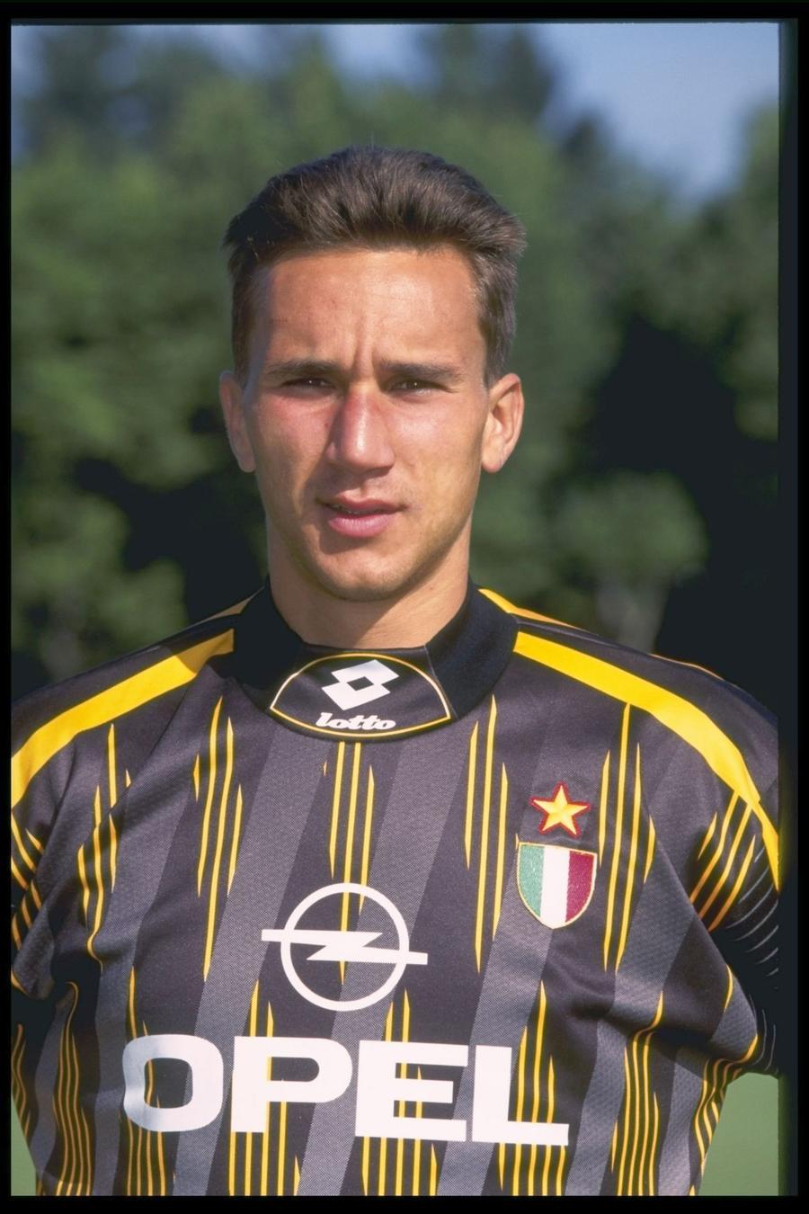 Angelo Pagotto în 1996, la AC Milan. Foto: Guliver/GettyImages Iadul portarului care l-a lăsat pe tușă pe Buffon: „Am fost mai bun! Cocaina m-a îndepărtat de realitate”