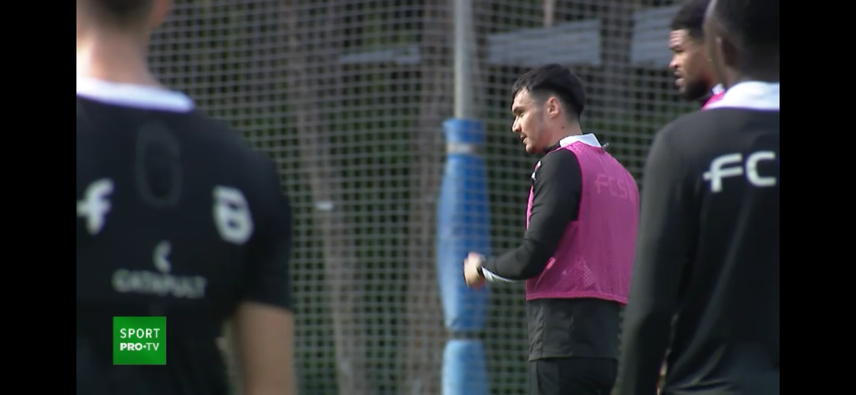 Doi oameni de bază s-au înjurat la antrenamentul FCSB-ului: „Iar vorbești tu, mă?” » Pintilii a fluierat de urgență: „Potoliți-vă!”