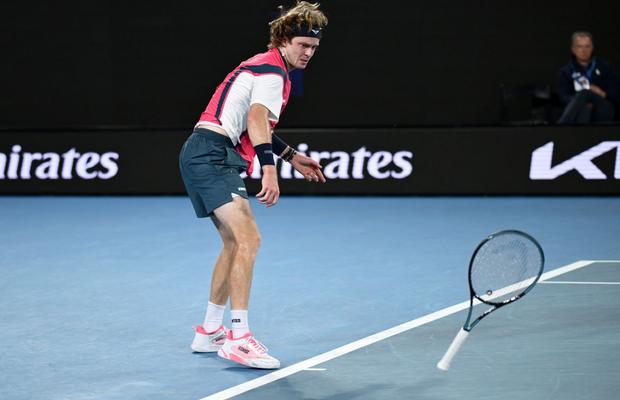 Surprizele continuă la Australian Open » Numărul 9 mondial a fost învins de un jucător de 18 ani, cu mare potențial
