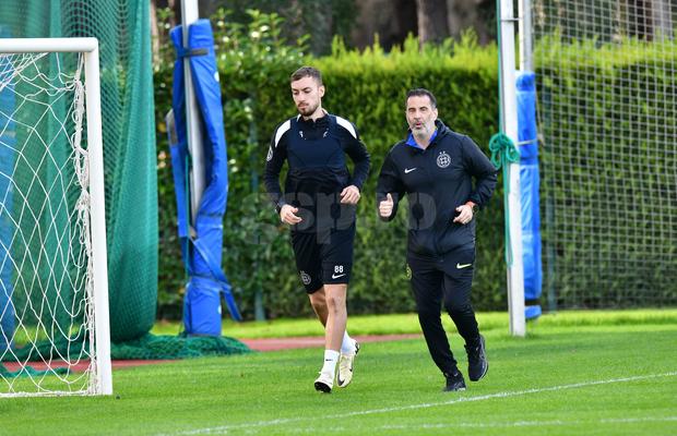 Jucătorul mult așteptat de suporterii celor de la FCSB este în tribunele Arenei Naționale pentru partida cu Lyon