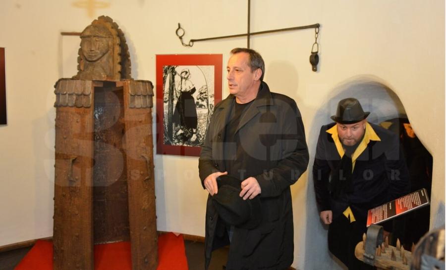 Orsoni a vizitat Castelul Bran în primăvara lui 2013. Foto: Arhiva GSP Cine e românul vecin și prieten cu președintele asasinat, care l-a adus pe Mutu în Franța: „Era nașul fiicei mele. Lucrasem împreună la planurile unei rețele de cazinouri”
