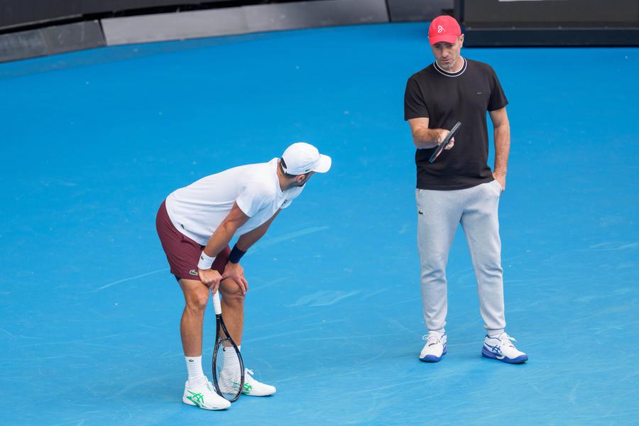 Novak Djokovic, probleme înainte de Australian Open / Imago Images Semnal de alarmă înainte de Australian Open » Novak Djokovic a părăsit terenul accidentat