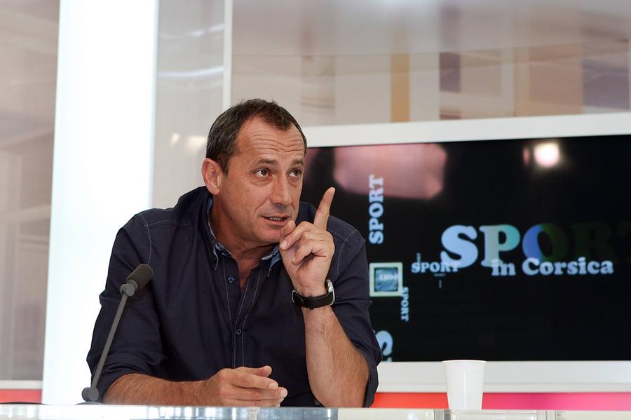 Alain Orsoni a fost zeci de ani un ghimpe pentru administrația de la Paris din cauza planurilor de independență ale Corsicii, girate de liderul naționalist asasinat la Vero. Foto: Imago Cine e românul vecin și prieten cu președintele asasinat, care l-a adus pe Mutu în Franța: „Era nașul fiicei mele. Lucrasem împreună la planurile unei rețele de cazinouri”