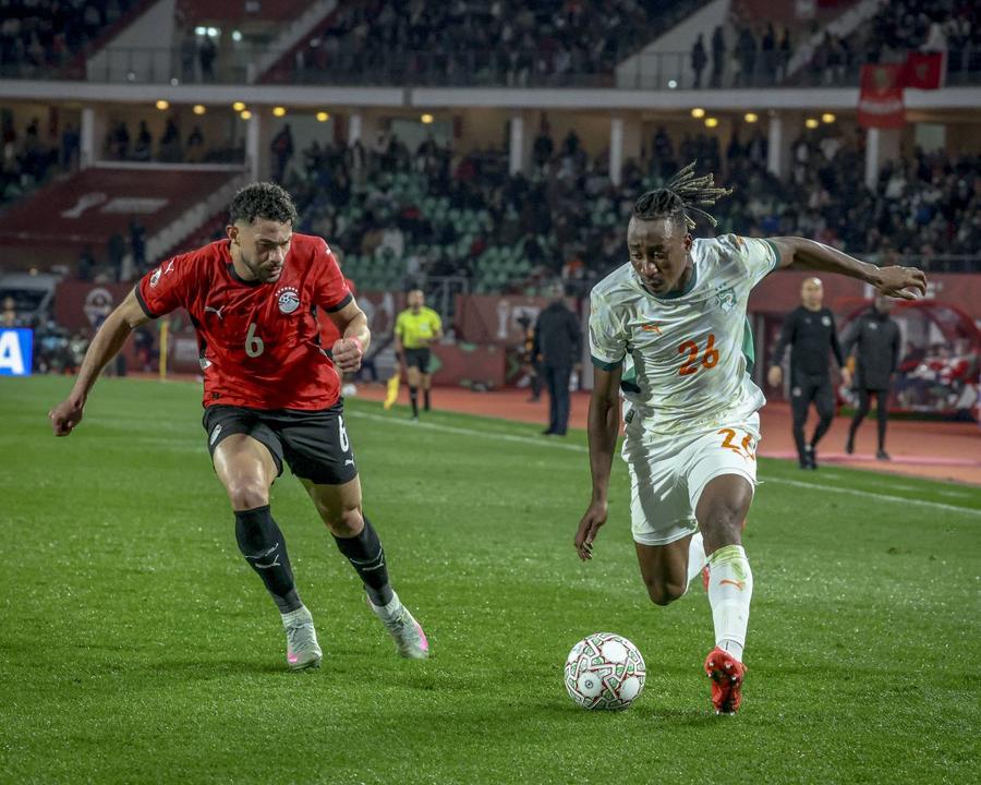 Ivorianul Yan Diomande (dreapta), în meciul din „sferturile” CAN 2025 cu Egipt / Foto: Imago Atuul lui Leipzig în negocierile cu Tottenham » Radu Drăgușin, monedă de schimb pentru un jucător