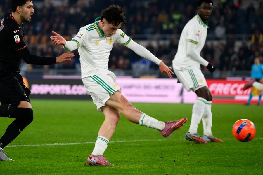 Antonio Arena a avut ocazia să semneze „doppietta” în finalul meciului AS Roma - Torino 2-3 / Foto: Imago A ajuns vedetă peste noapte » Un puști de 16 ani a devenit cel mai tânăr marcator ca jucător debutant din istoria fotbalului italian!
